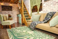 Tiny Cottagecore House in Miami. Walking distance to Hialeah Hospital!