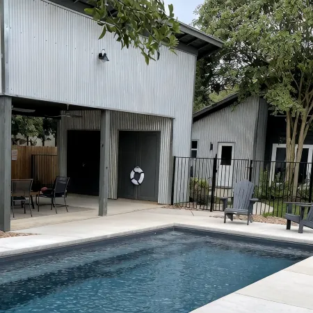 Lovely, Bright Modern House, Short Walk to Main Street, Private Pool!