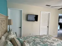 Heated pool, walk/bike to beach, kid & pet friendly - 4-Star
