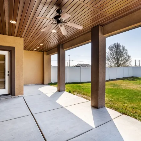 TJ Rancher home, private yard, king beds, 2.5 bath
