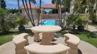 Beautiful sunsets & steps from the beach! Comfortable apartment, great location! - Pool