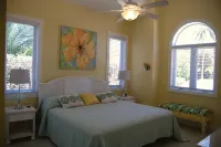 Beautiful Home in Key Colony Beach! Private Pool. Dock. Tiki Hut - 4-Star