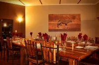 Africa Awaits Lodge & Safaris - 3 ดาว