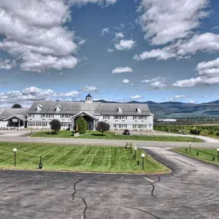Cabot Inn & Suites