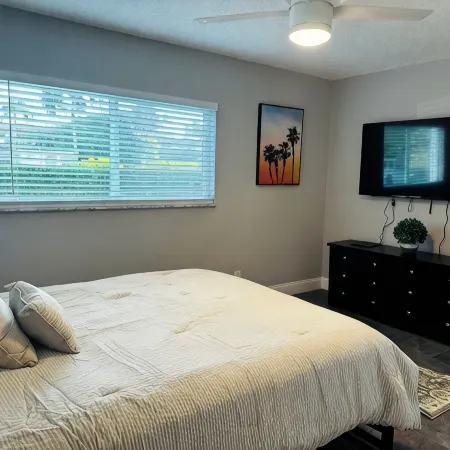 Charming 2-bedroom apartment with AC, WiFi in pleasant Delray Beach