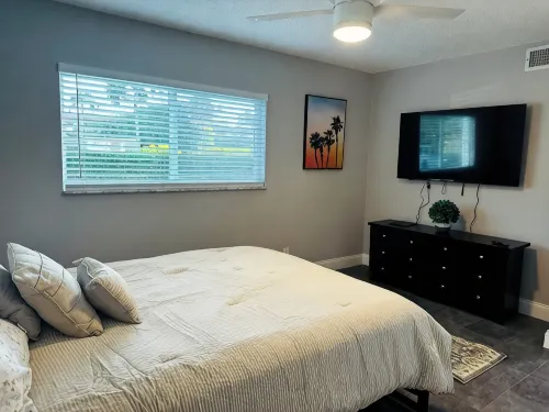 Charming 2-bedroom apartment with AC, WiFi in pleasant Delray Beach