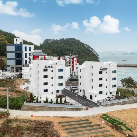 Geoje Lucas Pension