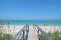 Venice Palm Villa - Minutes to the Beach - Screened Patio- Fenced yard! -  Habitaciones en casas particulares