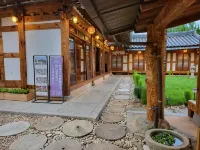 Jeonju Pungnamheon Hanok Stay Hotel dekat Museum Lukisan Kerajaan