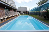 Blue Shades Motel - parking