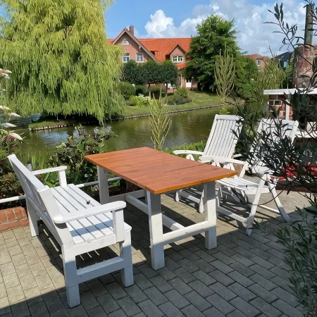 Fernblick: Schicke Farbenfrohe 2-Zi-Fewo Mit Balkon für Den Urlaub zu Zweit