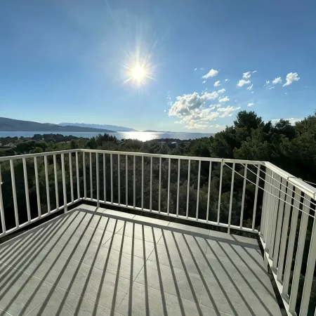 Big Sea View apartment within walking distance of the old town, beach and shops