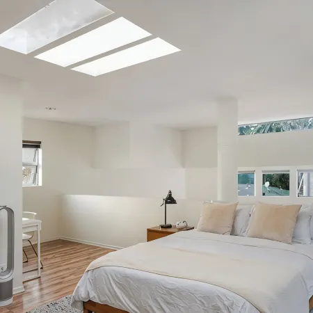 Designer Loft with parking 5min to the beach !
