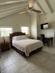 Perfectly located Condo in Frigate Bay.  호텔