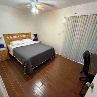 Close to UF Condo 2 Beds 1 Bath with parking in Gainesville, FL Rooms