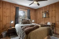 Charming 3-bedroom cabin w/ fire place