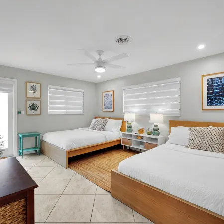 Surfside Beach House + Steps to sand & free parking!