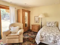 Peaceful Cabin Getaway near Wind Cave and Custer National Park - Boutique