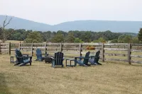 "FARM CHARM" w/Mtn Views~Fire Pit~Family Friendly - 2-Star