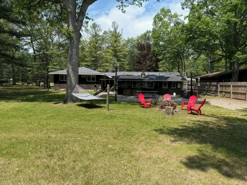 EASY STREET RETREAT! Private beach