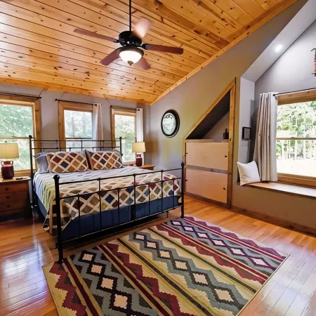 Cozy Mountain Cabin, Game Rm, Movie Theater, Fire Pit! No Cleaning Fee!