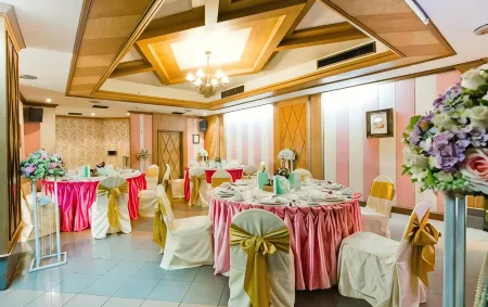 Charoen Hotel