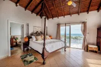 Villa Angelina with Amazing Panoramic Views.Enjoy the quiet at Oyster Pond - 4 ดาว