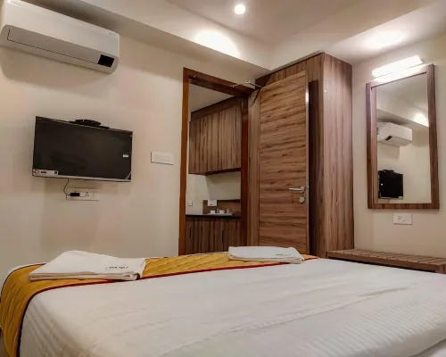 RR Mount Elite Suites Hotels near Australian Consulate