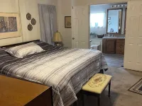Pet friendly, private dock, 3 bedroom home in Porum, OK. Walk to Lake Eufaula. Hotels in McIntosh County