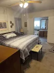 Pet friendly, private dock, 3 bedroom home in Porum, OK. Walk to Lake Eufaula. - Homestays
