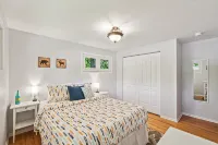 Cozy Pet & Family-friendly fully fenced beautiful  backyard - 3-Star