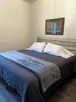 Cozy 3-bedroom cabin in tranquil Donnelly with WiFi, AC - 샬레 호텔