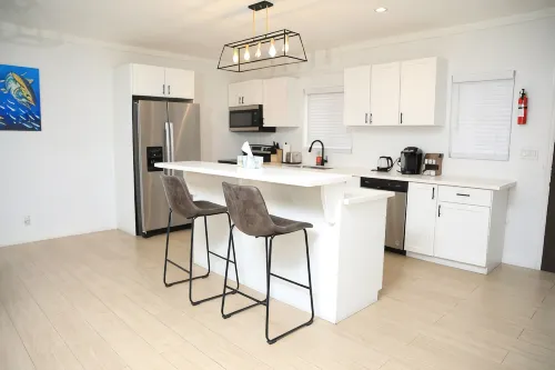 Townhouse w/Pool Near Beach, Airport & Supermarket - 3성급