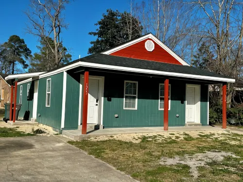 Cozy 1-bedroom apartment in Lumberton with AC, WiFi.