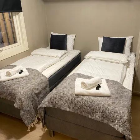 Big central house with a view, free parking(E31) Отели в г. Нарвик
