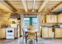 Log Cabin with Amazing Mountain & Lake Views  (allergy-friendly) - Homestays