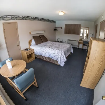 Stagecoach Inn & Suites