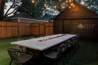 Arcade Game Room / 5Min to Downtown / Putting Green / Wet Bar - บังกะโล