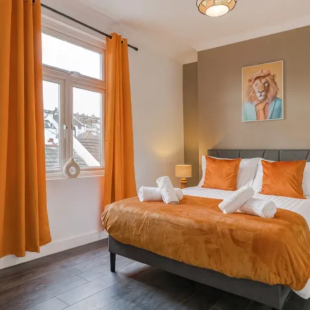Station Side Sanctuary - 2BR Central Brighton Stay
