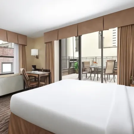 The Hotel at Fifth Avenue Отели рядом с достопримечательностью «Манхэттен»