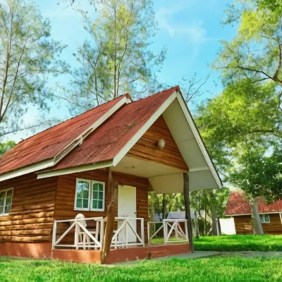 The Golden View Resort Suan Phueng Hotels near Kao Chan Waterfall