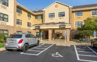 Extended Stay America Suites - Cleveland - Brooklyn - parking