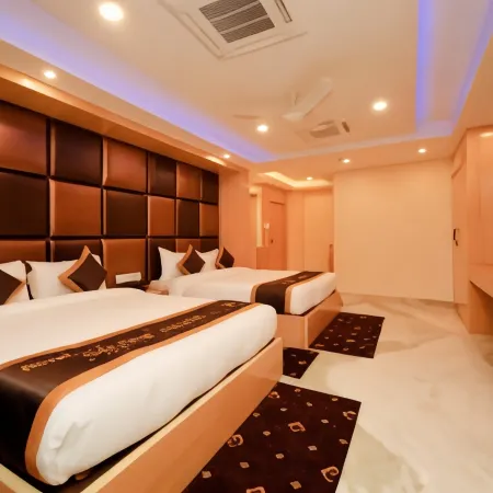 Hotel Golden Palace Отели рядом с достопримечательностью «Мост Хора»