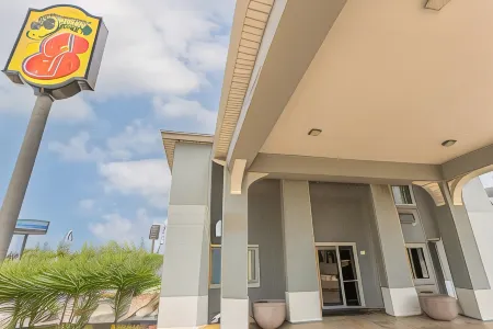 Super 8 by Wyndham Lake Charles Northeast