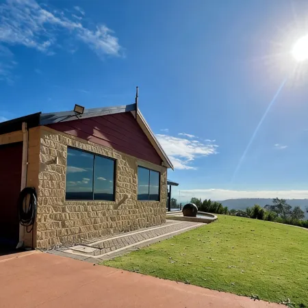 Zig ZAG Retreat - Perth Hills Home with Stunning Views and Infinity Pool