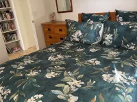 The Beach Bach - Water's Edge, Bay of Islands Hotels in Opua