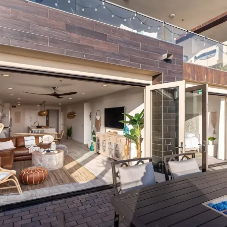 Stylish Ocean front Condo- Beautiful ocean and sunset views