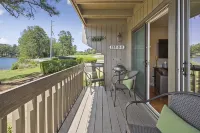 Renovated, Lakefront, Pinehurst #5, Ground Level, 2BR, 2BA, Pool, WiFi, Cable