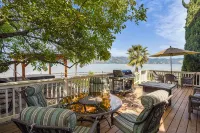 Luxurious 3000sq ft Lakefront Home on Point surrounded by Nature and Views! - 4-Star