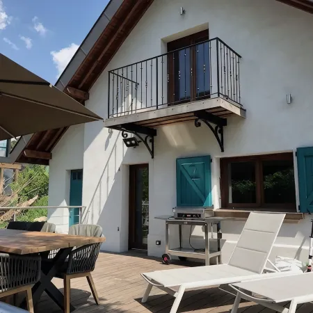 Villa 200 m from Lake Annecy with terrace and parking